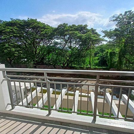 Acacia Estates Taguig Aparthotel Manila Ngoại thất bức ảnh